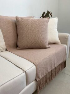 Manta decorativa para sofá: tudo o que você precisa saber